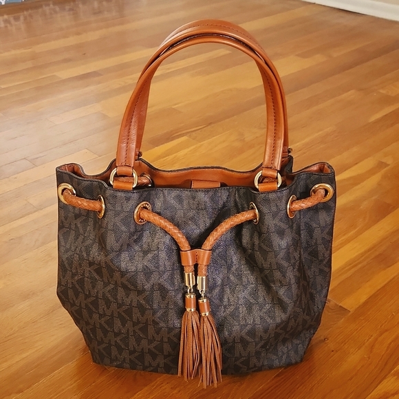 Michael Kors Large Draw String Tote - Picture 1 of 17